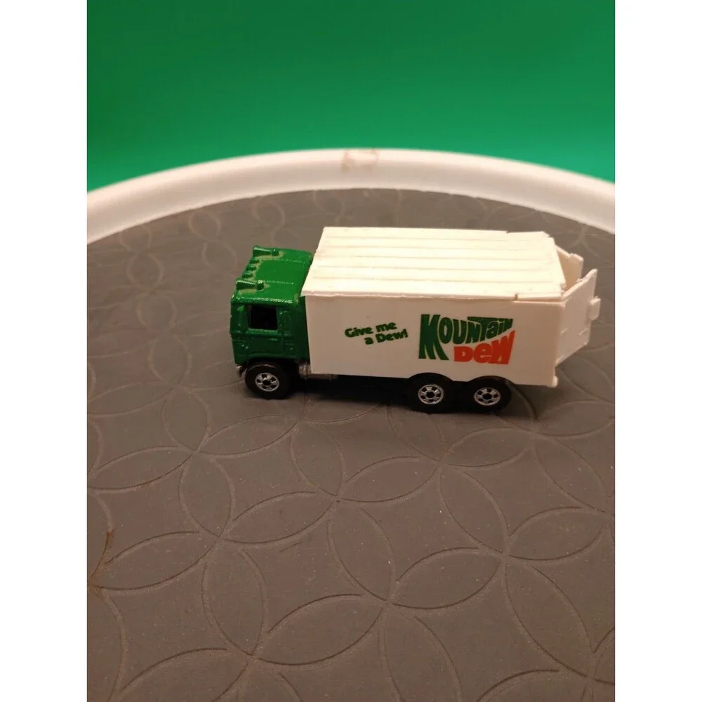 Hot Wheels 1983 Vintage Workhorses Hiway Hauler Mountain Dew Semi Truck
